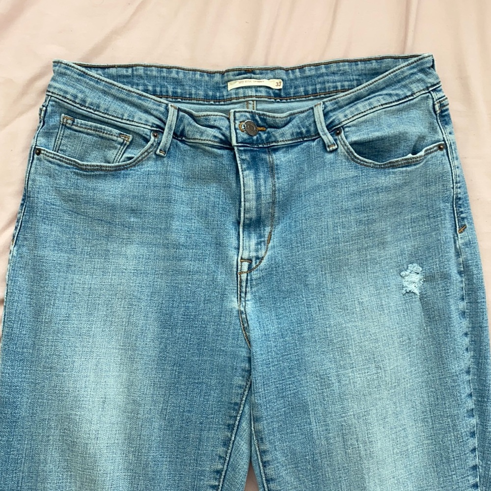 women’s Levi jeans